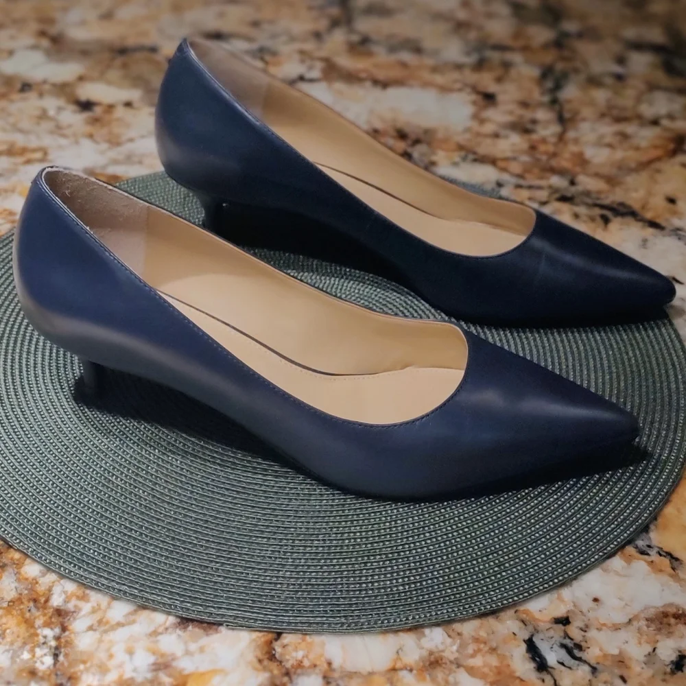 Talbots Classic Dark Blue Heels. Women's Size 9 - Picture 10 of 16